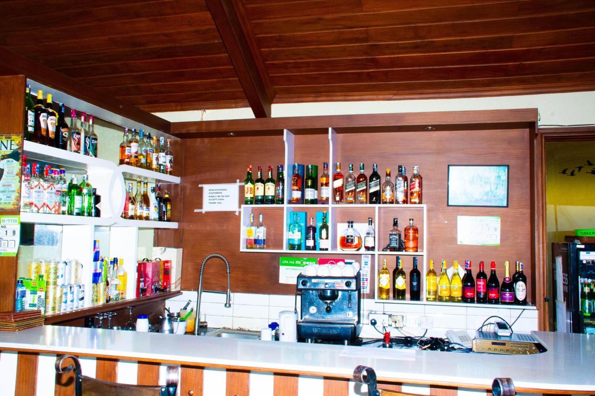 Cranes Suites Hotel Kitale Exterior foto